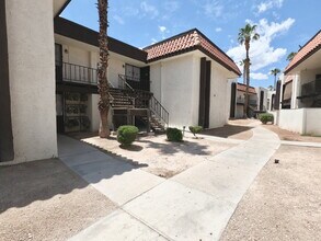 Building Photo - 1405 E Vegas Valley Dr
