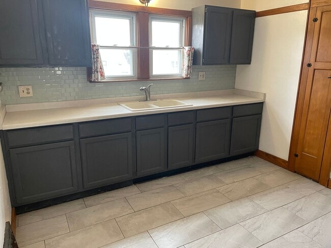 Building Photo - 2100-2102 S 85th St.