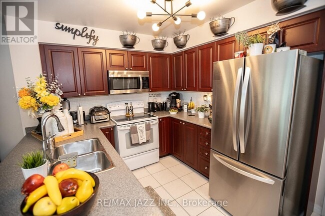 Building Photo - 1600 Charles St