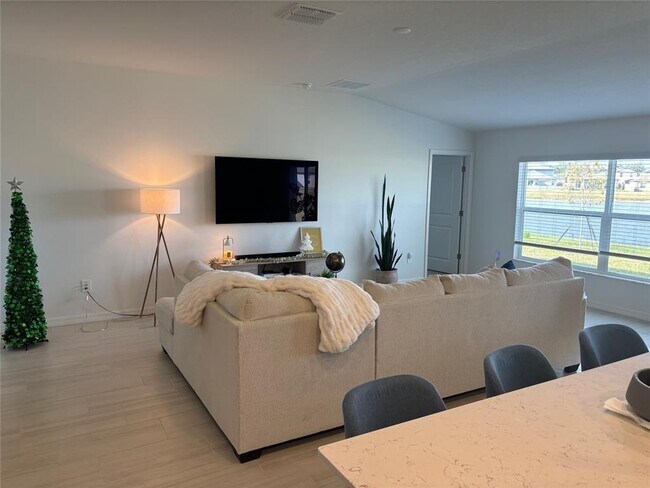 Building Photo - 8823 Sunset Pk Trl S