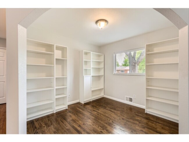 Building Photo - 3066 S Wolff St