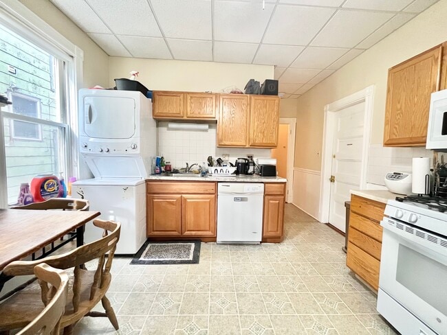 Building Photo - 88 Fisher Ave