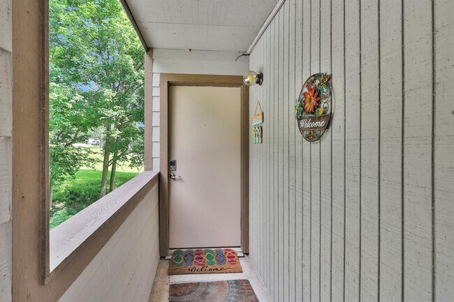 Building Photo - 3900 Aspen Dr