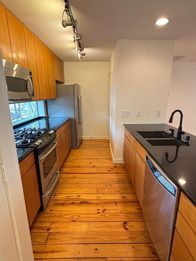 Foto del edificio - 4213 Dickason Ave