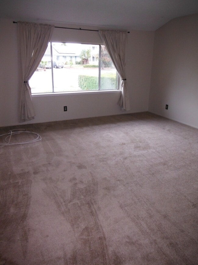 Foto del edificio - Spacious 3 Bedroom House Available Now