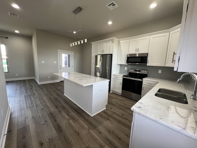 Building Photo - 113 Firethorn Dr