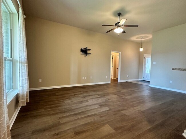 Foto del edificio - 3 bed 2 bath