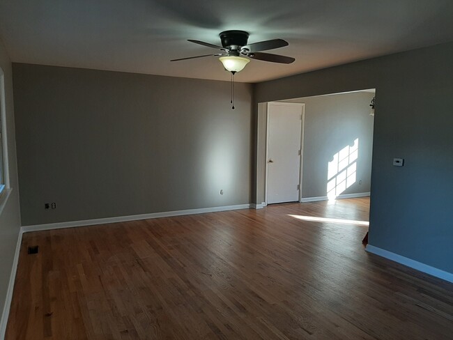 Building Photo - 17 Summit Cir