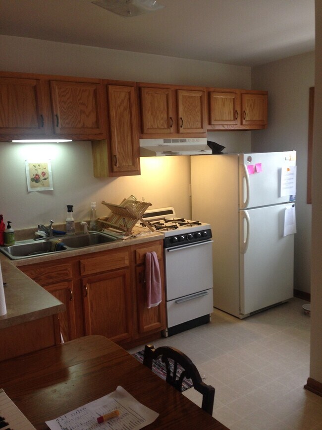 Building Photo - 1 Bedroom Duplex Available August 1st, 2024