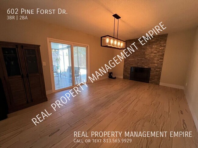 Foto del edificio - 602 Pine Forest Dr