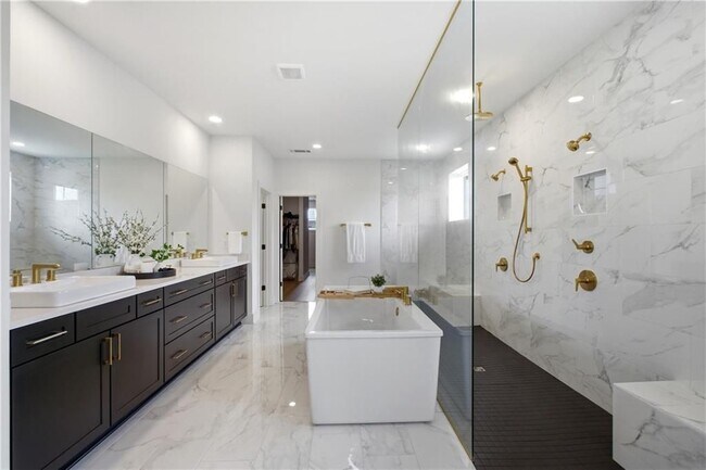 Building Photo - 4510 Hawthorn Cir