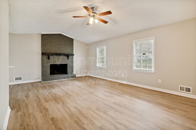 Foto del edificio - 1605 Sugar Plum Dr SW