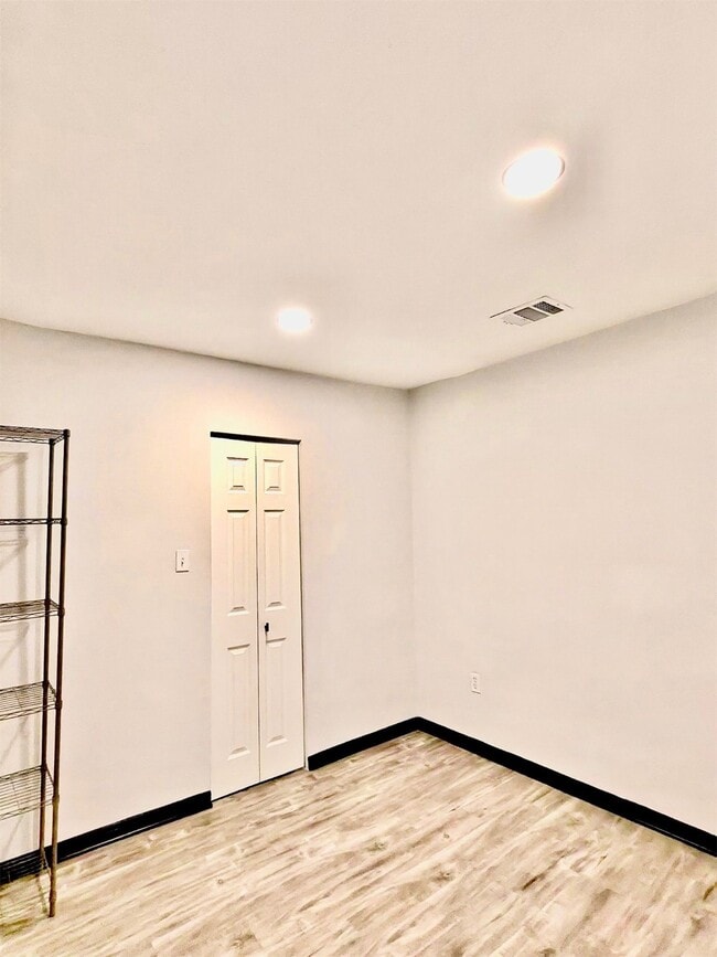 Foto del edificio - 5810 W Bellfort Ave