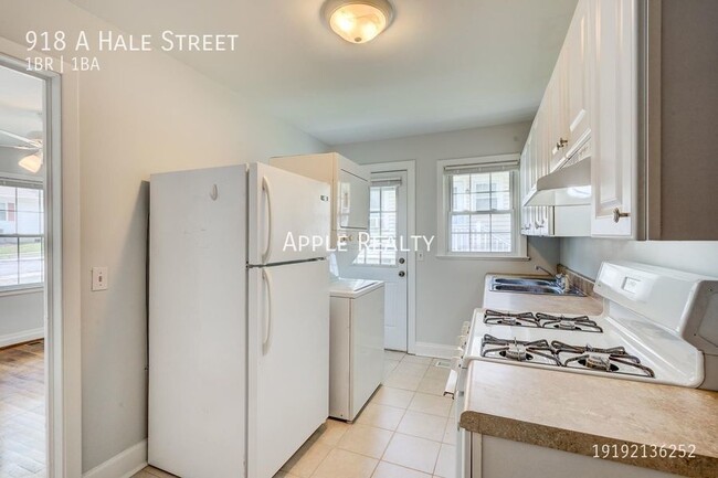 Foto del edificio - 918-A Hale St - Available Mid-July
