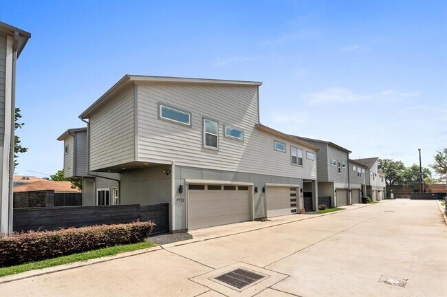 Foto del edificio - 7722 Jack Oak Ave