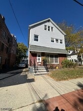 Building Photo - 88 Bay St