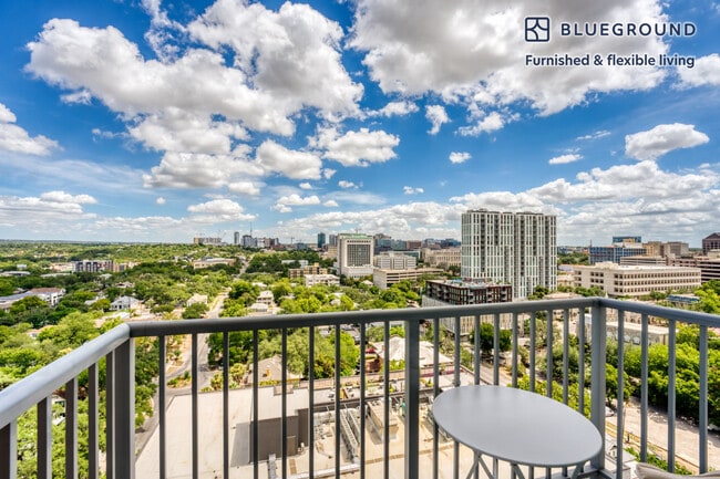 Foto del edificio - 615 W 7th St