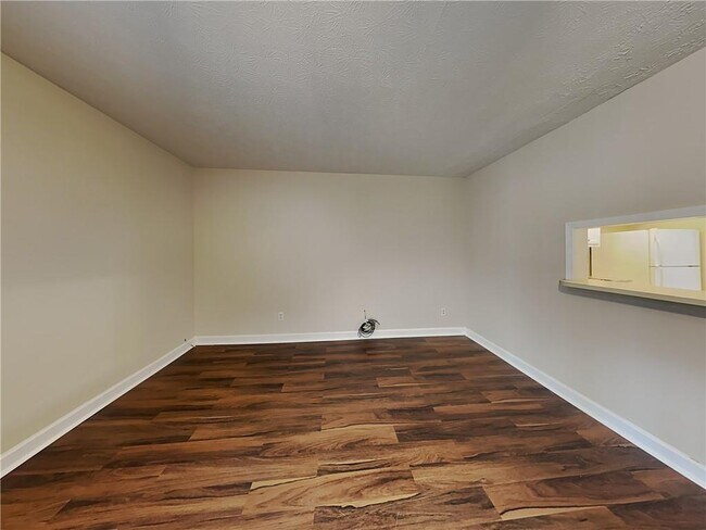 Foto del edificio - 424 Charleston Ln