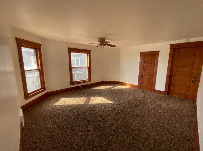 Foto del edificio - 428 W 2nd Ave