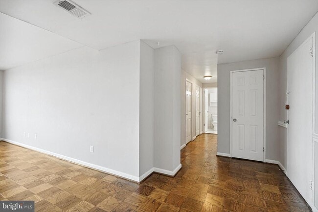 Foto del edificio - 4600 Duke St