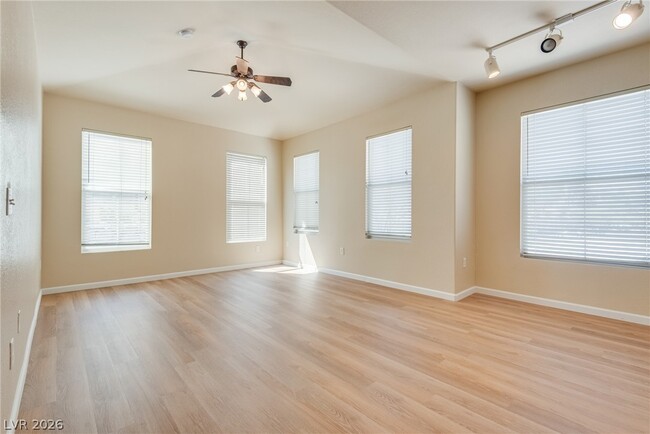 Building Photo - 10550 W Alexander Rd