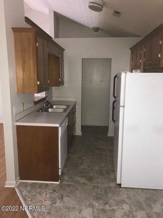 1211 E Fire Tower Rd Unit J, Greenville, NC 27858 Apartment for Rent