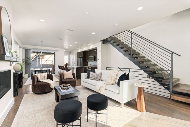 Foto del edificio - Beautiful Modern 3 Bedroom 4 Bathroom Home in Sloan's Lake