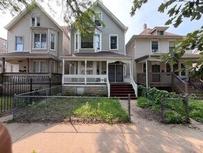 Building Photo - 2879 E 77th St
