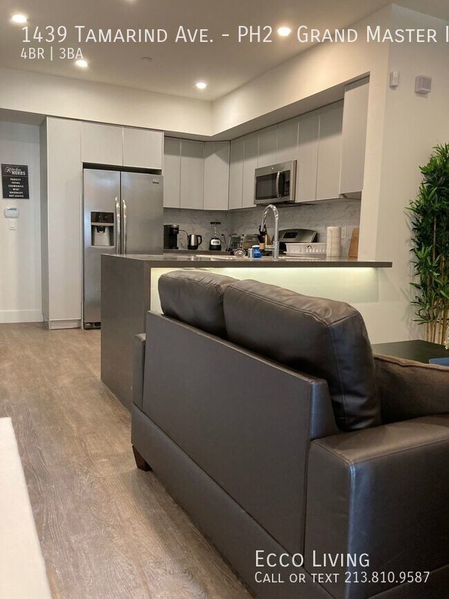 Foto del edificio - Grand Master Bedroom in Hollywood with In-...