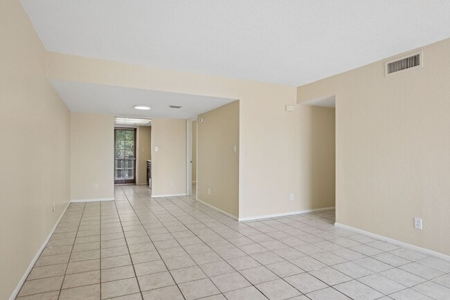 Photo - 1927 E Hampton Ave #216 House