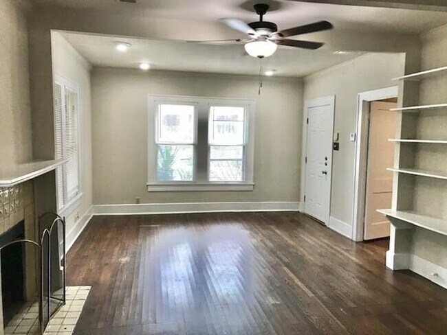 Foto del edificio - PRELEASING FOR EARLY SEPT! Charming 3 Bed ...