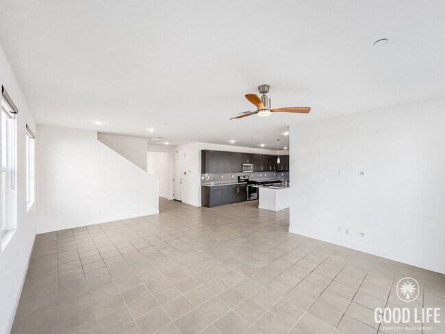 Foto del edificio - Gorgeous 4B/3BA house w/ large backyard & ...