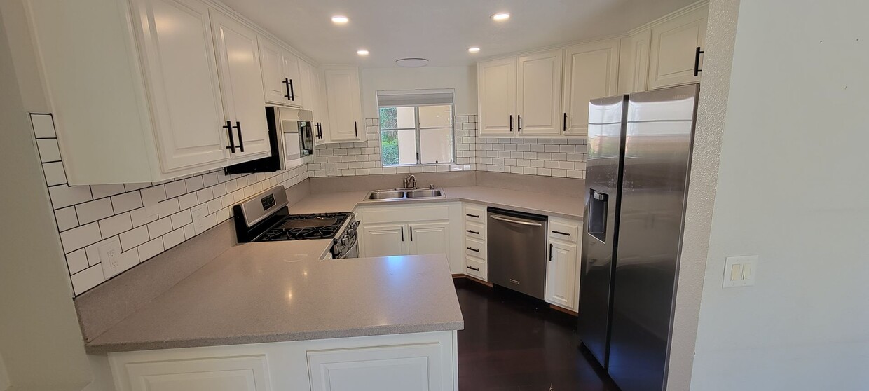 Foto principal - SANTEE TOWNHOME- 2 CAR GARAGE