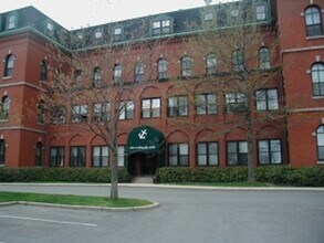Building Photo - 100 Captains Row