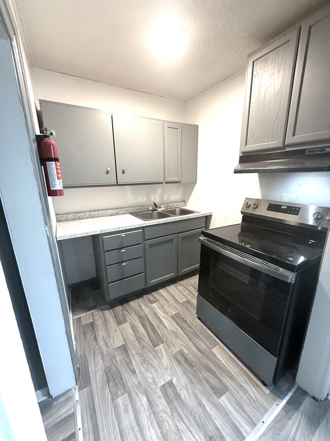 Building Photo - 820 Avenue F