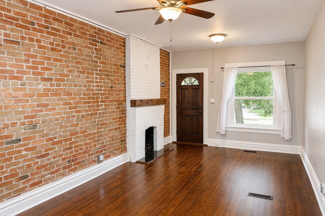 Photo - Cozy 1-Bedroom Townhouse Retreat with Granite Touches & Hardwood Elegance in Denver!