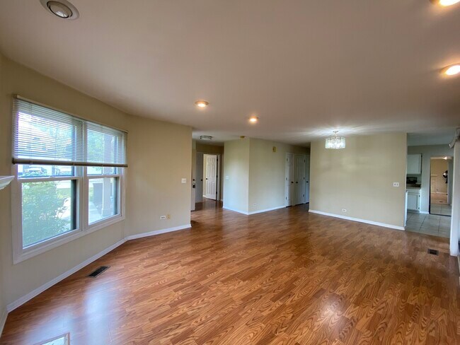 Building Photo - 493 Banyan Tree Ln