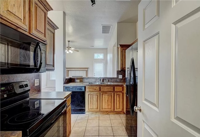 Foto del edificio - Beautiful 3 Bed 2 Bath in Edmond