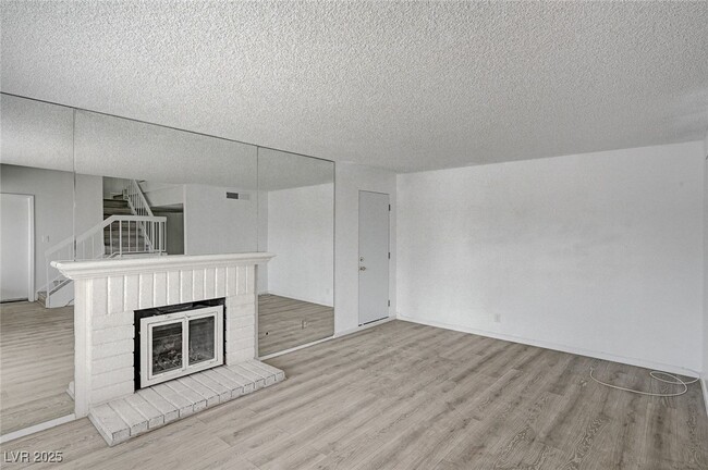 Building Photo - 7182 Acorn Ct