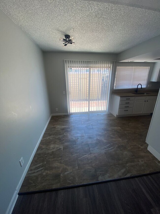 Foto del edificio - Renovated 3 bed, 2.5 bath Townhome in Aurora