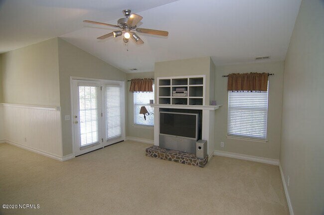 Foto del edificio - 2229 Locksley Woods Dr