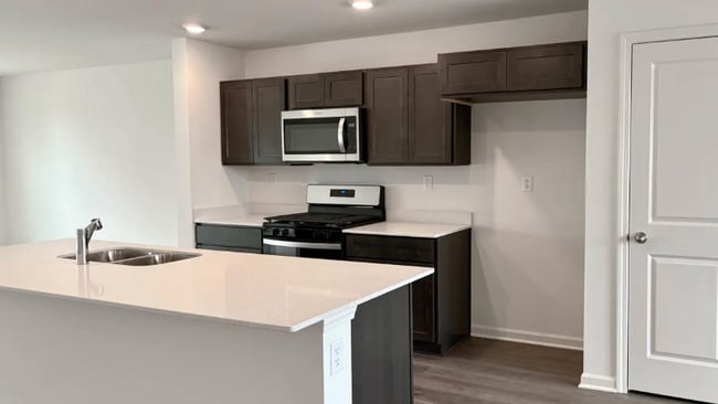 Building Photo - 6550 Linden Trl