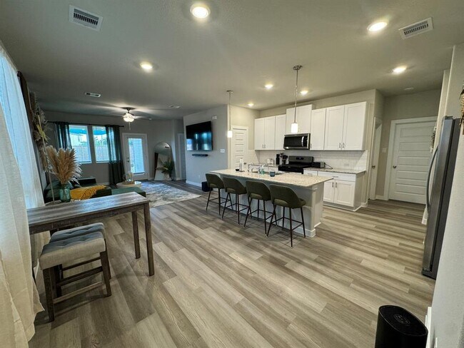 Foto del edificio - 5608 Madden Ln