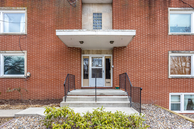 Building Photo - 4230 Ingersoll Ave