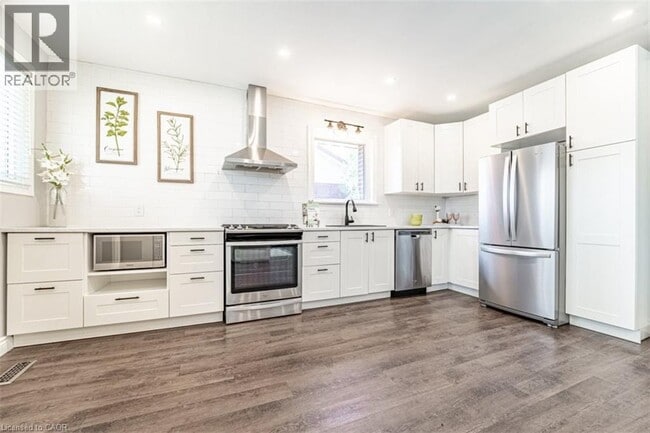 Building Photo - 146 Welbourn Dr