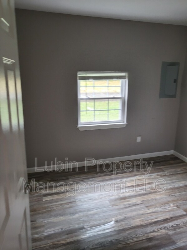 Building Photo - 217 Ingle Ave