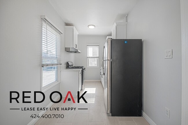 Building Photo - 855 Irolo St