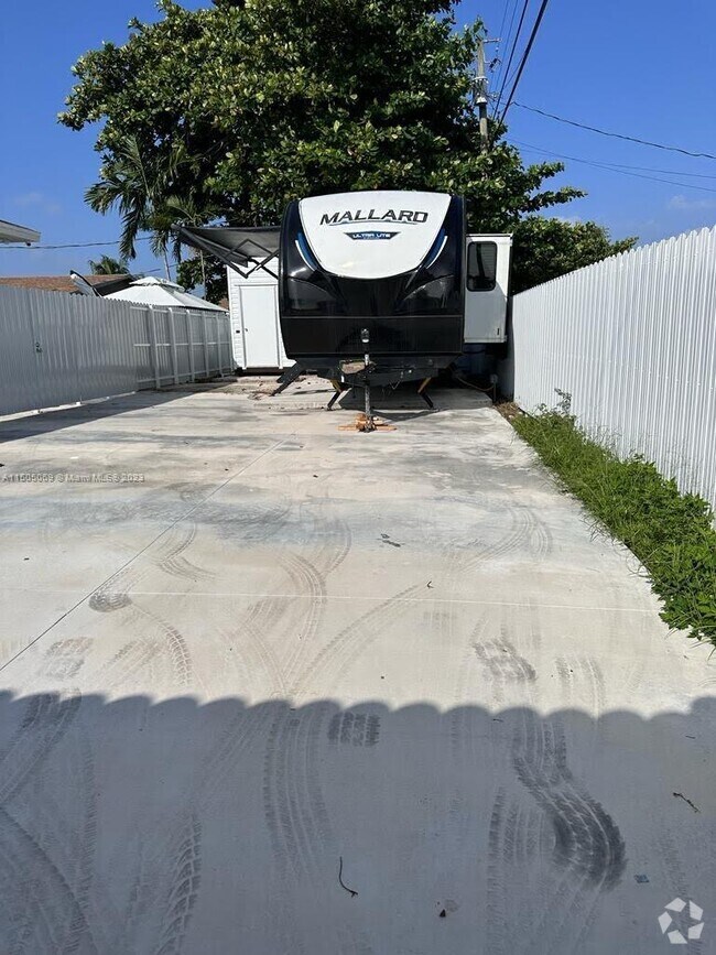 Goulds Apartments under 1,600 Miami, FL 1 Rentals