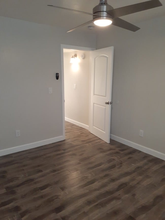 Foto del edificio - 7437 Haskell Ave