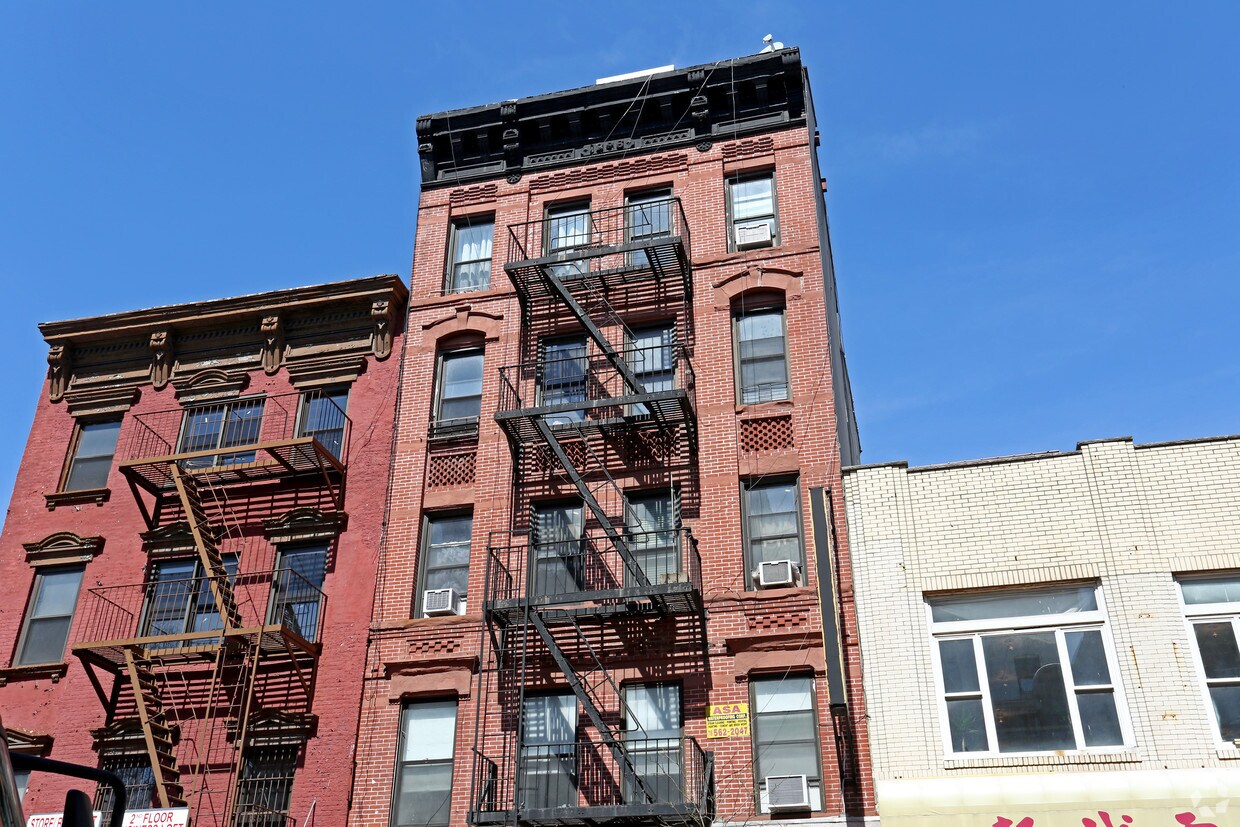 Building Photo - 276 Grand St